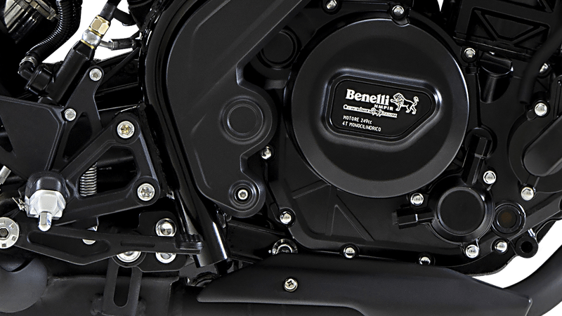 Moto Benelli Leoncino 250 ABS - Color Blanco - De costado 6 - Cycles Motoshop