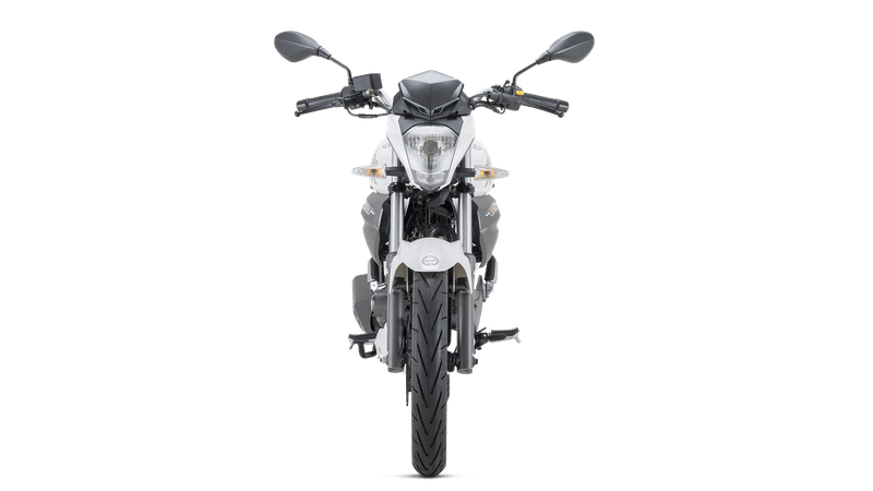Moto Benelli TNT 15 - Color Blanco - De costado 2 - Cycles Motoshop