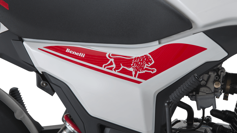 Moto Benelli TNT 15 - Color Blanco - De costado 5 - Cycles Motoshop