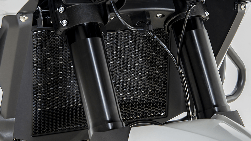 Moto Benelli TRK 502 - Color Blanco - De costado 6 - Cycles Motoshop