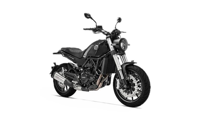 Moto Benelli Leoncino 500 - Color Negro - De costado - Cycles Motoshop
