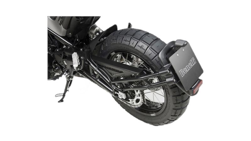 Moto Benelli Leoncino 500 - Color Negro - De costado 3 - Cycles Motoshop