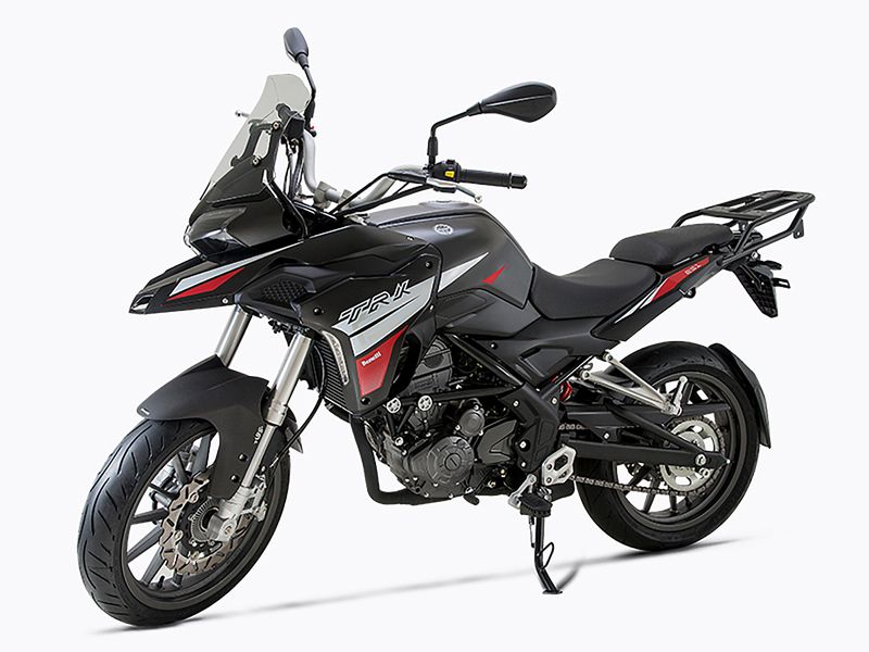 Moto Benelli TRK 251 ABS - Color Negro - De costado 3 - Cycles Motoshop