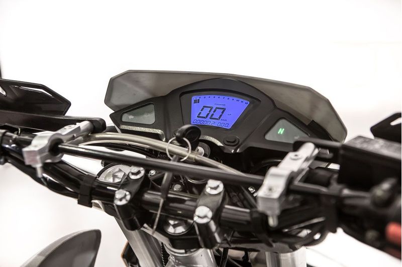 Motomel-Skua-150-Silver-Edition-Color-Gris-Cycles-Motoshop